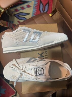Back 70 Sneakers